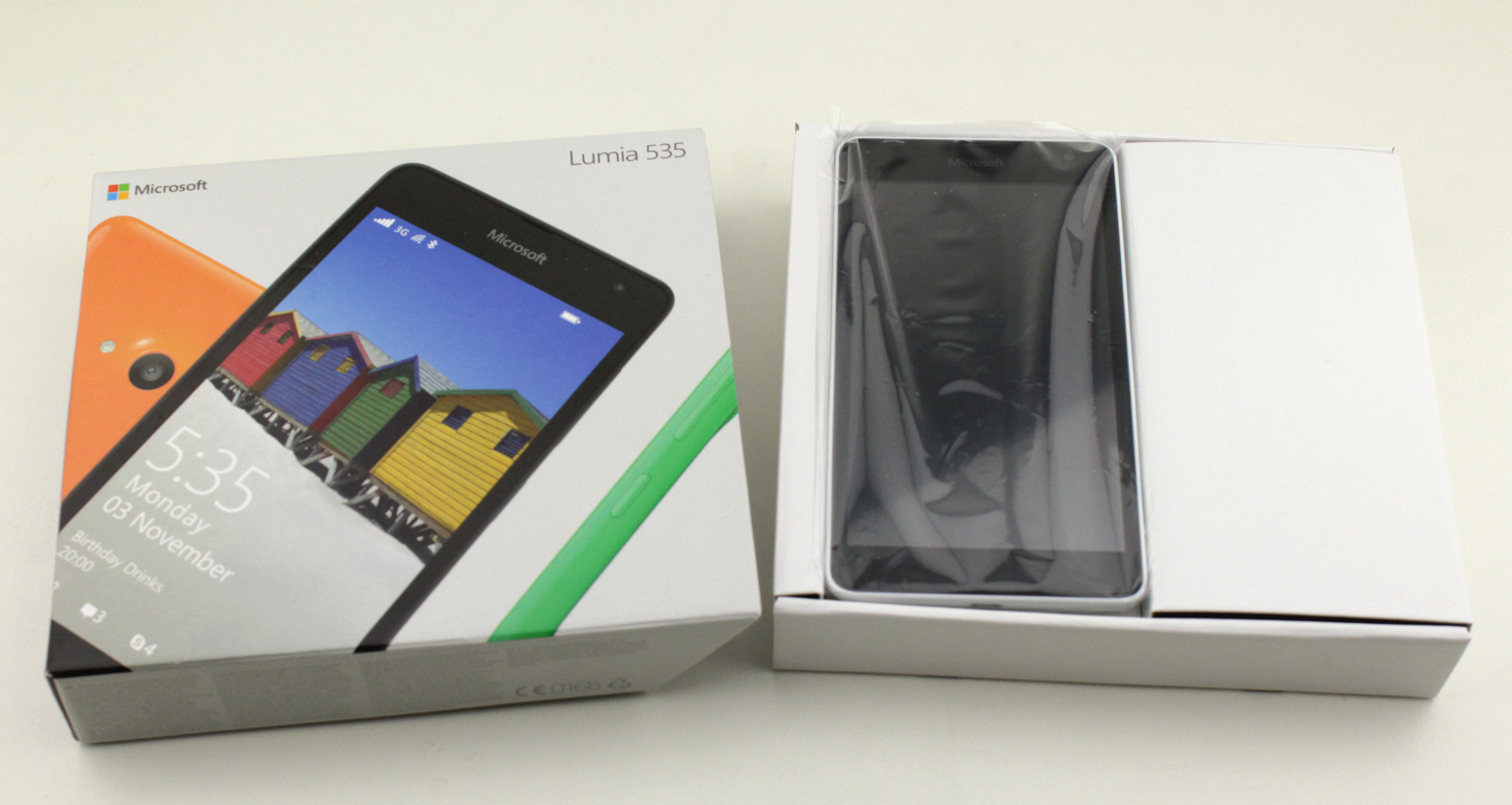 4 Lumia 535 box