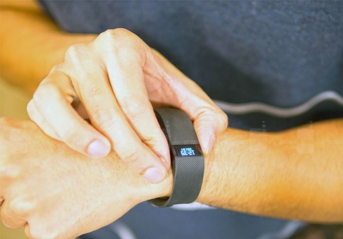 Fitbit cleans Apple's clock