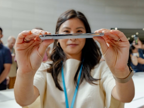 Apple Air marketing success but a sales disaster