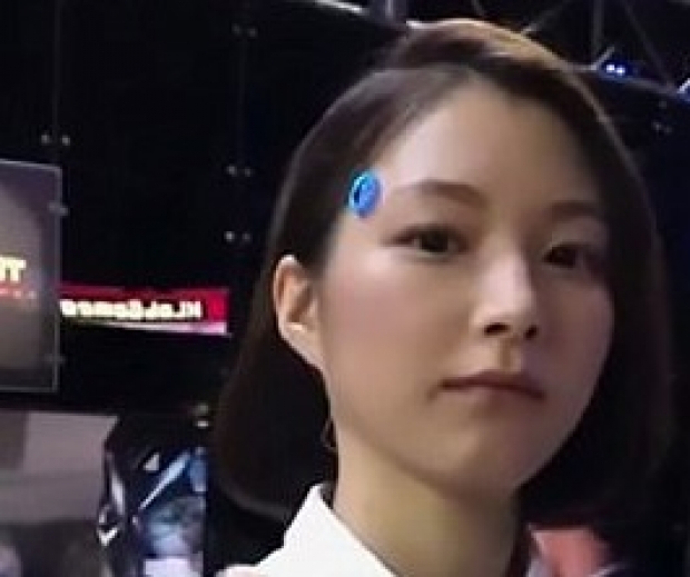 Gamers fall for “Robot” girl